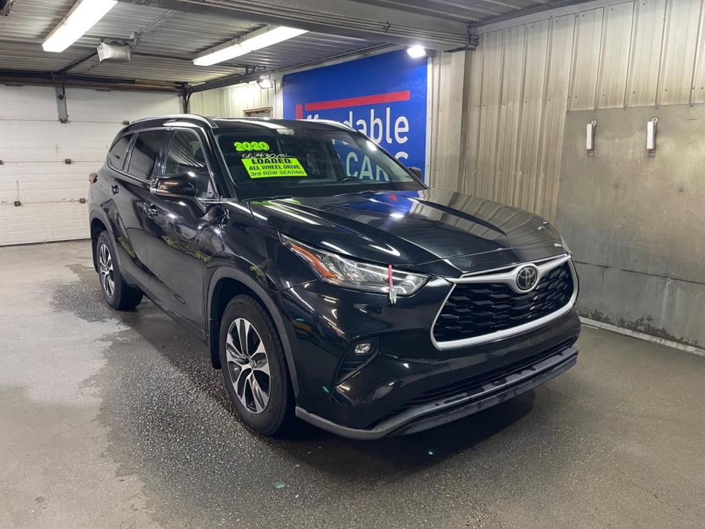 2020 BLACK TOYOTA HIGHLANDER XLE (5TDGZRBH3LS) with an 3.5L engine, Automatic transmission, located at 2525 S. Cushman, Fairbanks, AK, 99701, (907) 452-5707, 64.824036, -147.712311 - Photo#0