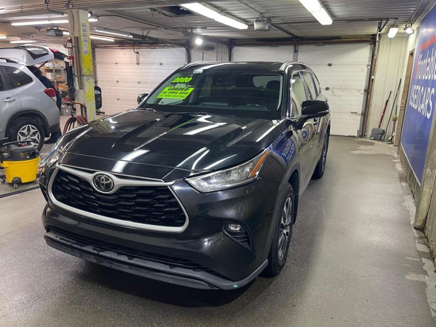2020 BLACK TOYOTA HIGHLANDER XLE (5TDGZRBH3LS) with an 3.5L engine, Automatic transmission, located at 2525 S. Cushman, Fairbanks, AK, 99701, (907) 452-5707, 64.824036, -147.712311 - Photo#1