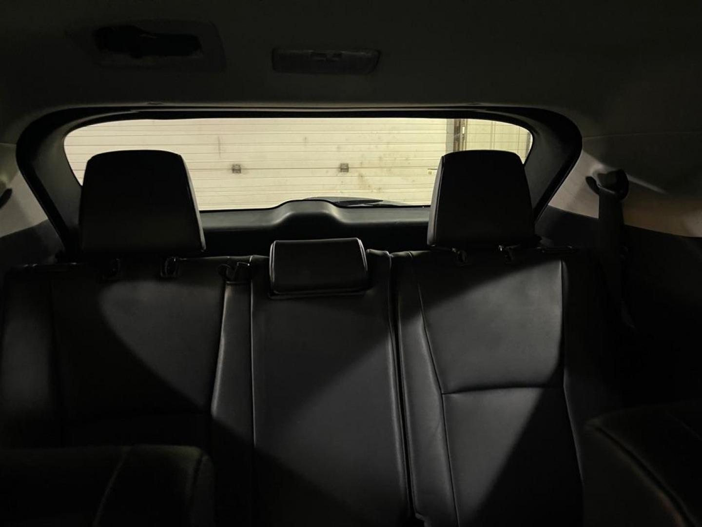 2020 BLACK TOYOTA HIGHLANDER XLE (5TDGZRBH3LS) with an 3.5L engine, Automatic transmission, located at 2525 S. Cushman, Fairbanks, AK, 99701, (907) 452-5707, 64.824036, -147.712311 - Photo#5