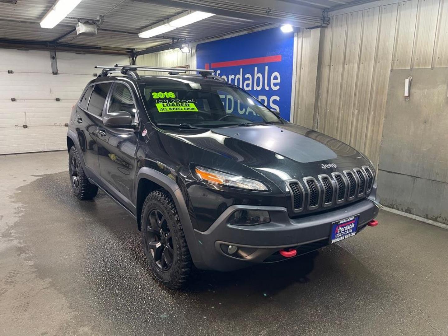 2016 BLACK JEEP CHEROKEE TRAILHAWK (1C4PJMBSXGW) with an 3.2L engine, Automatic transmission, located at 2525 S. Cushman, Fairbanks, AK, 99701, (907) 452-5707, 64.824036, -147.712311 - Photo#0