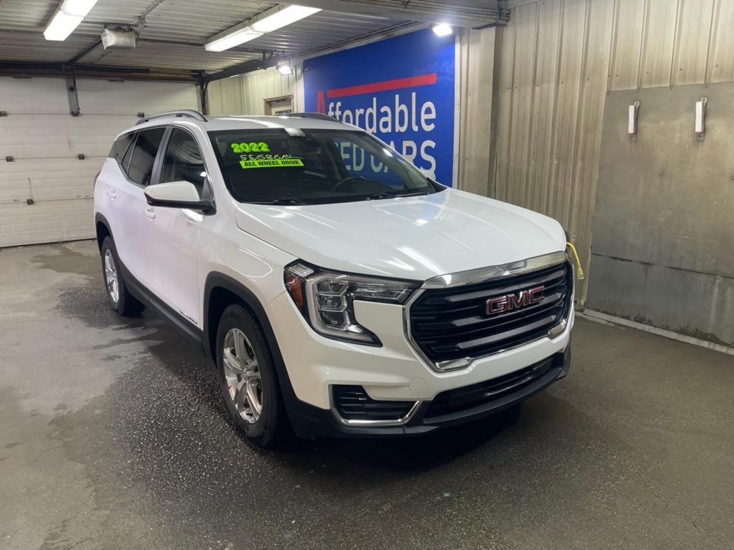 2022 WHITE GMC TERRAIN SLE (3GKALTEV1NL) with an 1.5L engine, Automatic transmission, located at 2525 S. Cushman, Fairbanks, AK, 99701, (907) 452-5707, 64.824036, -147.712311 - Photo#0