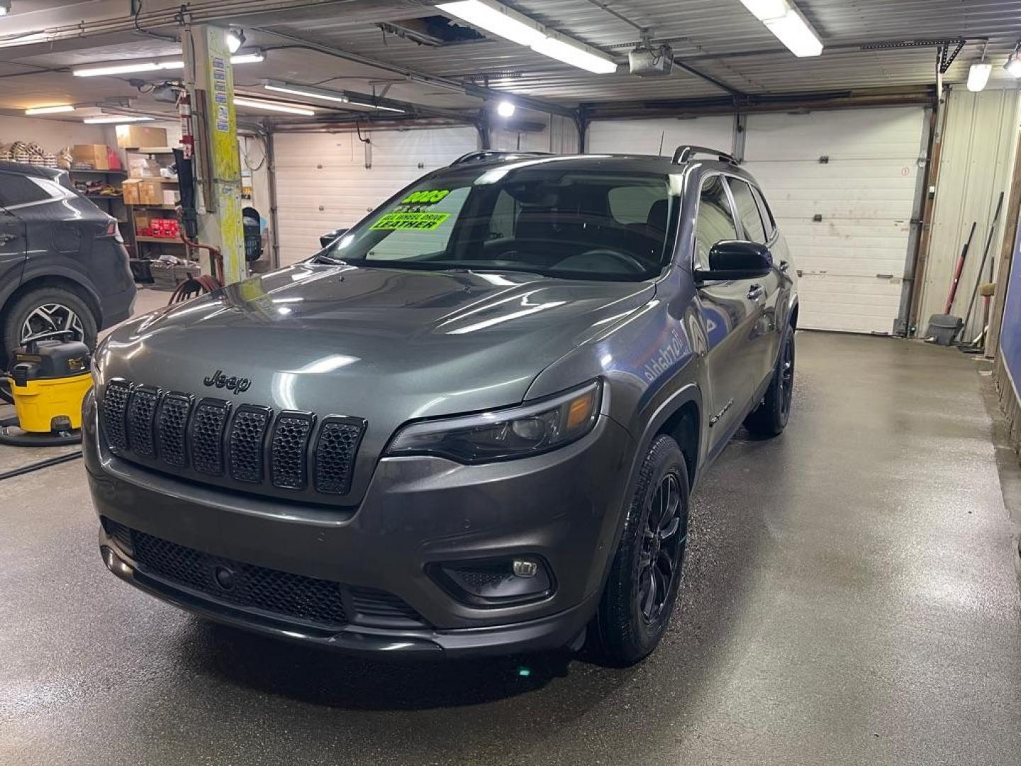 2023 GRAY JEEP CHEROKEE ALTITUDE LUX (1C4PJMMB0PD) with an 2.4L engine, Automatic transmission, located at 2525 S. Cushman, Fairbanks, AK, 99701, (907) 452-5707, 64.824036, -147.712311 - Photo#1