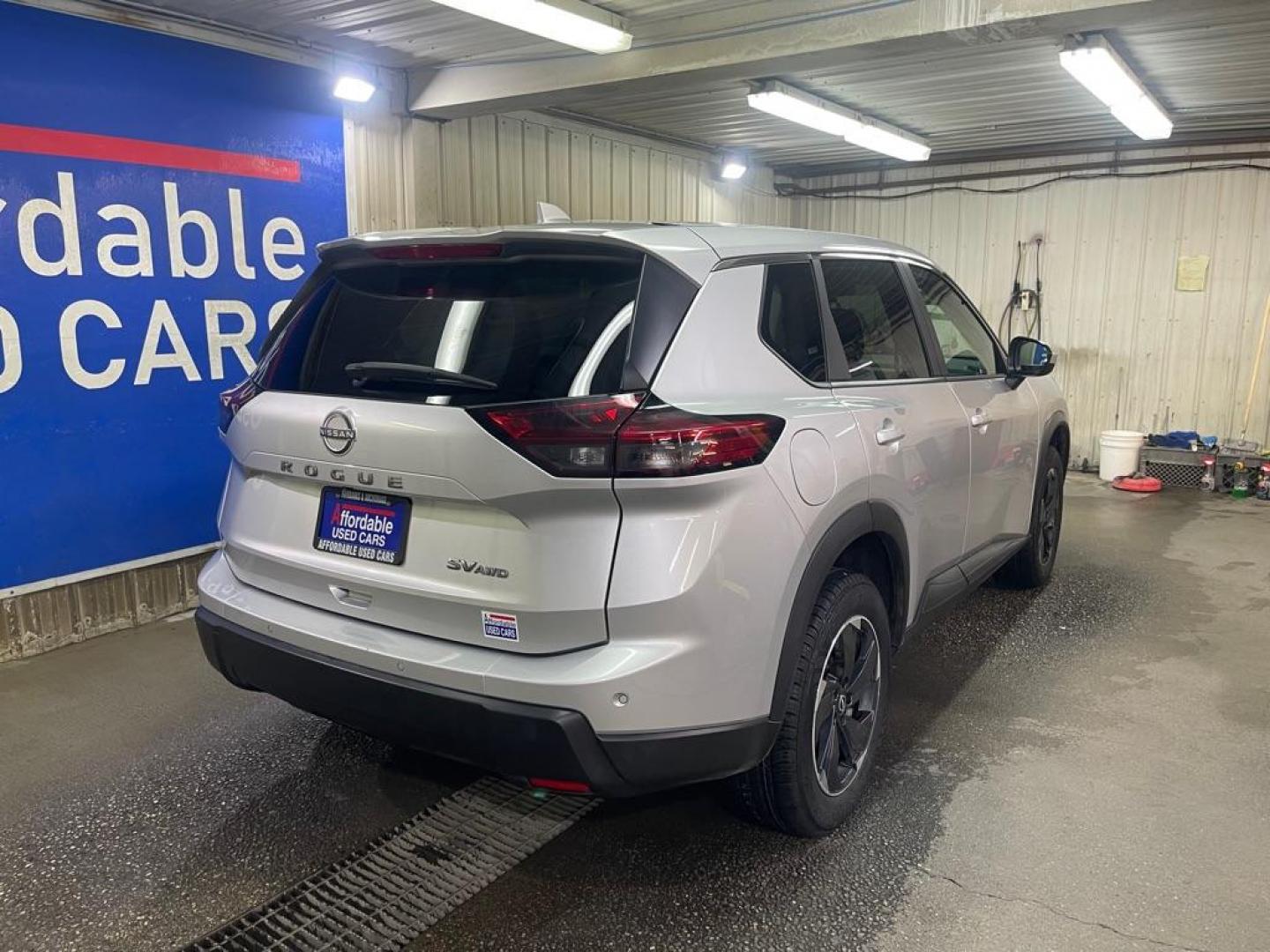 2024 SIILVE NISSAN ROGUE SV (5N1BT3BB6RC) with an 1.5L engine, Continuously Variable transmission, located at 2525 S. Cushman, Fairbanks, AK, 99701, (907) 452-5707, 64.824036, -147.712311 - Photo#2