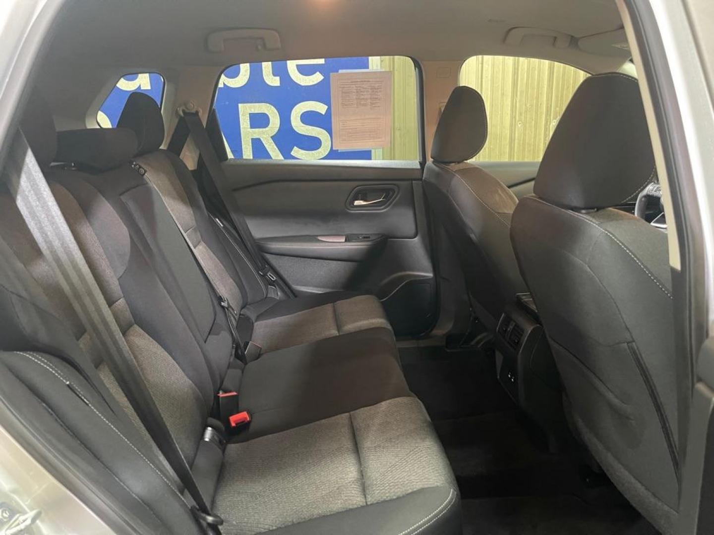 2024 SIILVE NISSAN ROGUE SV (5N1BT3BB6RC) with an 1.5L engine, Continuously Variable transmission, located at 2525 S. Cushman, Fairbanks, AK, 99701, (907) 452-5707, 64.824036, -147.712311 - Photo#4