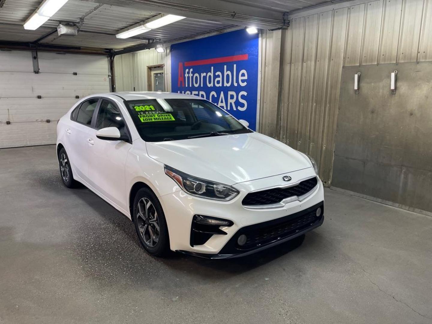 2021 WHITE KIA FORTE FE (3KPF24AD9ME) with an 2.0L engine, Continuously Variable transmission, located at 2525 S. Cushman, Fairbanks, AK, 99701, (907) 452-5707, 64.824036, -147.712311 - Photo#0
