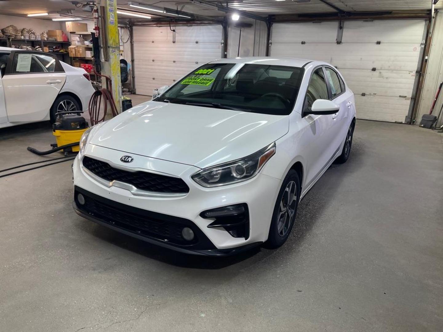 2021 WHITE KIA FORTE FE (3KPF24AD9ME) with an 2.0L engine, Continuously Variable transmission, located at 2525 S. Cushman, Fairbanks, AK, 99701, (907) 452-5707, 64.824036, -147.712311 - Photo#1