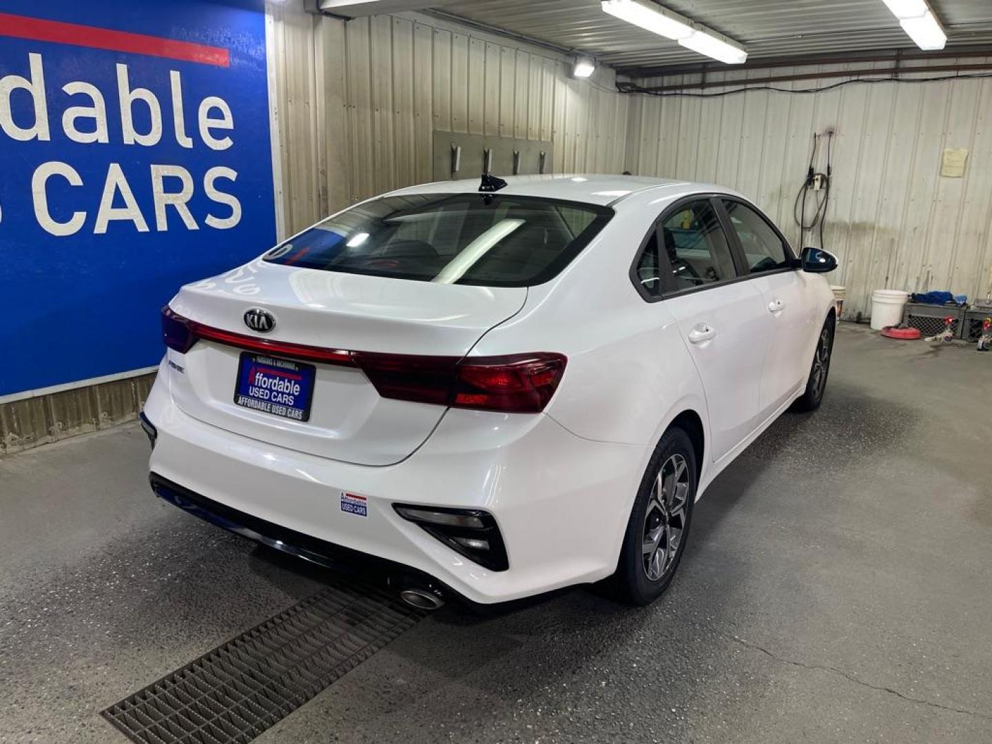 2021 WHITE KIA FORTE FE (3KPF24AD9ME) with an 2.0L engine, Continuously Variable transmission, located at 2525 S. Cushman, Fairbanks, AK, 99701, (907) 452-5707, 64.824036, -147.712311 - Photo#2