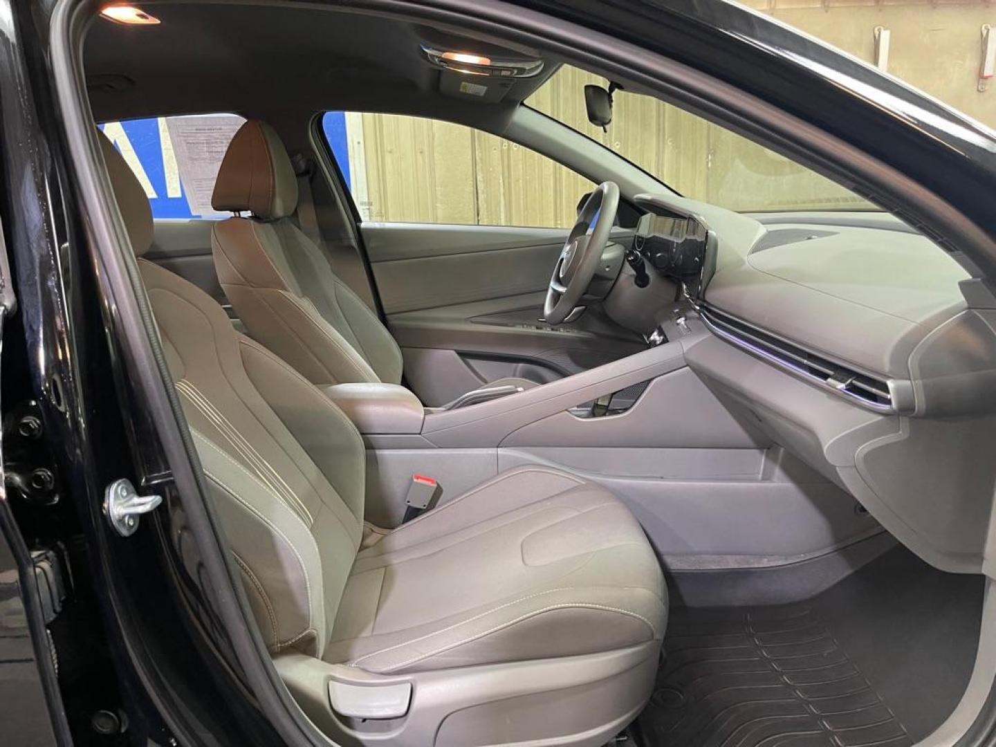 2024 BLACK HYUNDAI ELANTRA SEL (KMHLM4DG2RU) with an 2.0L engine, Continuously Variable transmission, located at 2525 S. Cushman, Fairbanks, AK, 99701, (907) 452-5707, 64.824036, -147.712311 - Photo#3