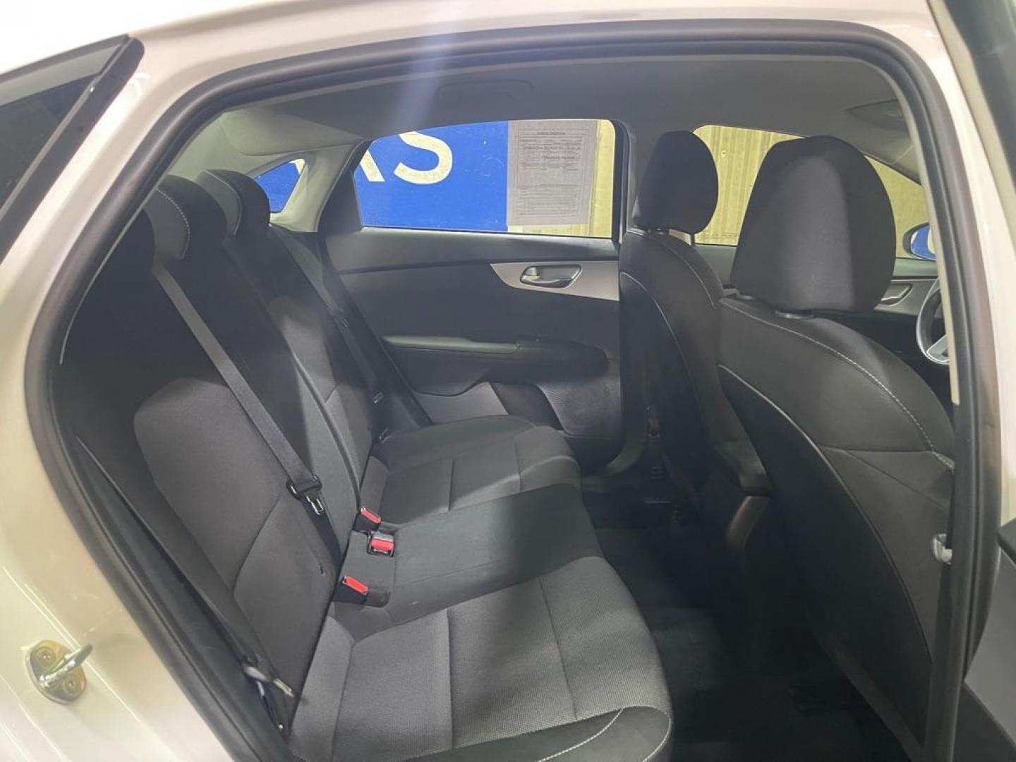 2022 WHITE KIA FORTE FE (3KPF24AD6NE) with an 2.0L engine, Continuously Variable transmission, located at 2525 S. Cushman, Fairbanks, AK, 99701, (907) 452-5707, 64.824036, -147.712311 - Photo#4