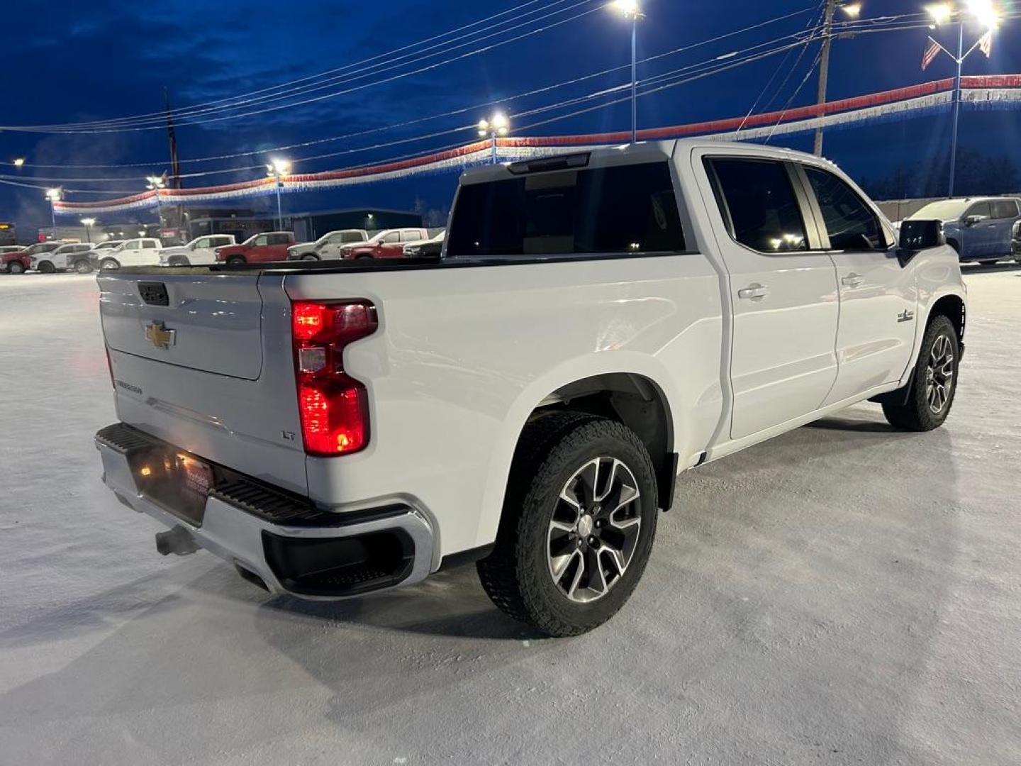 2021 WHITE CHEVROLET SILVERADO 1500 LT (3GCUYDED9MG) with an 5.3L engine, Automatic transmission, located at 2525 S. Cushman, Fairbanks, AK, 99701, (907) 452-5707, 64.824036, -147.712311 - Photo#2