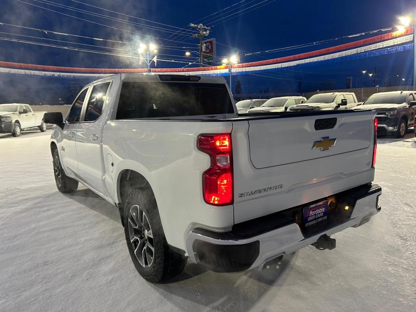 2021 WHITE CHEVROLET SILVERADO 1500 LT (3GCUYDED9MG) with an 5.3L engine, Automatic transmission, located at 2525 S. Cushman, Fairbanks, AK, 99701, (907) 452-5707, 64.824036, -147.712311 - Photo#3