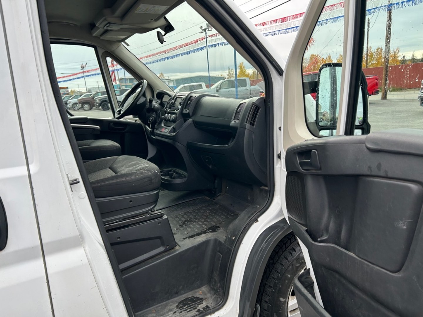 2015 WHITE RAM PROMASTER 2500 2500 HIGH (3C6TRVDG7FE) with an 3.6L engine, Automatic transmission, located at 2525 S. Cushman, Fairbanks, AK, 99701, (907) 452-5707, 64.824036, -147.712311- Photo#6
