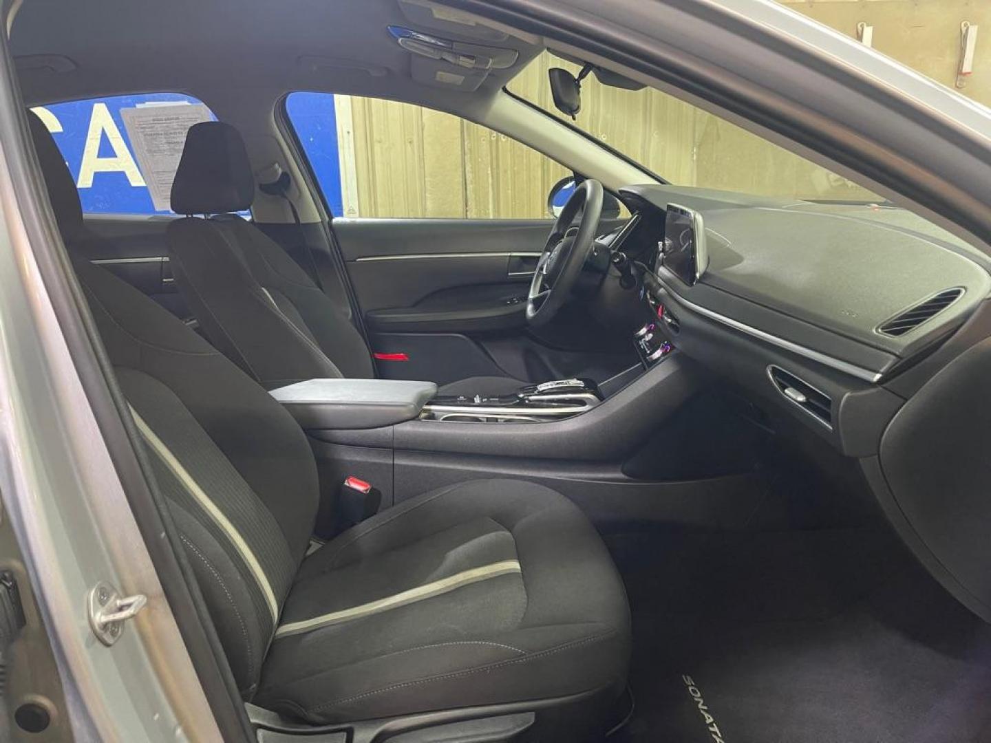 2023 SILVER HYUNDAI SONATA SEL (KMHL64JA6PA) with an 2.5L engine, Automatic transmission, located at 2525 S. Cushman, Fairbanks, AK, 99701, (907) 452-5707, 64.824036, -147.712311 - Photo#3