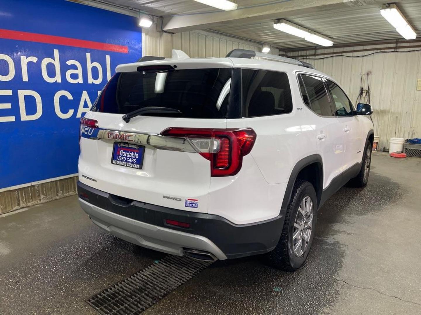 2021 WHITE GMC ACADIA SLT (1GKKNULS5MZ) with an 3.6L engine, Automatic transmission, located at 2525 S. Cushman, Fairbanks, AK, 99701, (907) 452-5707, 64.824036, -147.712311 - Photo#2