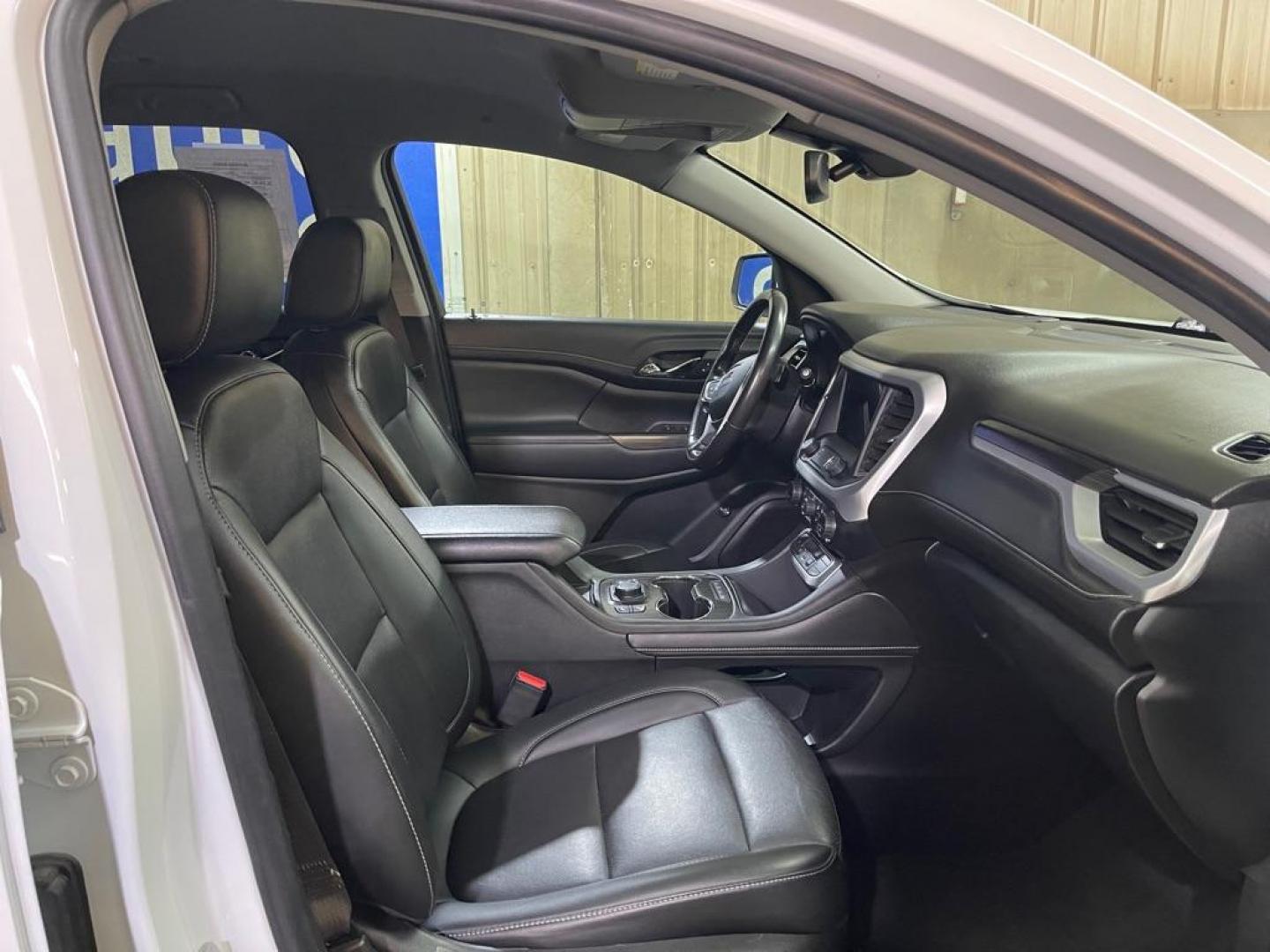 2021 WHITE GMC ACADIA SLT (1GKKNULS5MZ) with an 3.6L engine, Automatic transmission, located at 2525 S. Cushman, Fairbanks, AK, 99701, (907) 452-5707, 64.824036, -147.712311 - Photo#3