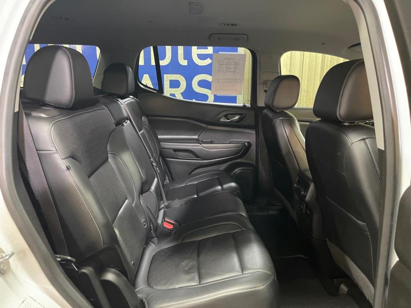 2021 WHITE GMC ACADIA SLT (1GKKNULS5MZ) with an 3.6L engine, Automatic transmission, located at 2525 S. Cushman, Fairbanks, AK, 99701, (907) 452-5707, 64.824036, -147.712311 - Photo#4