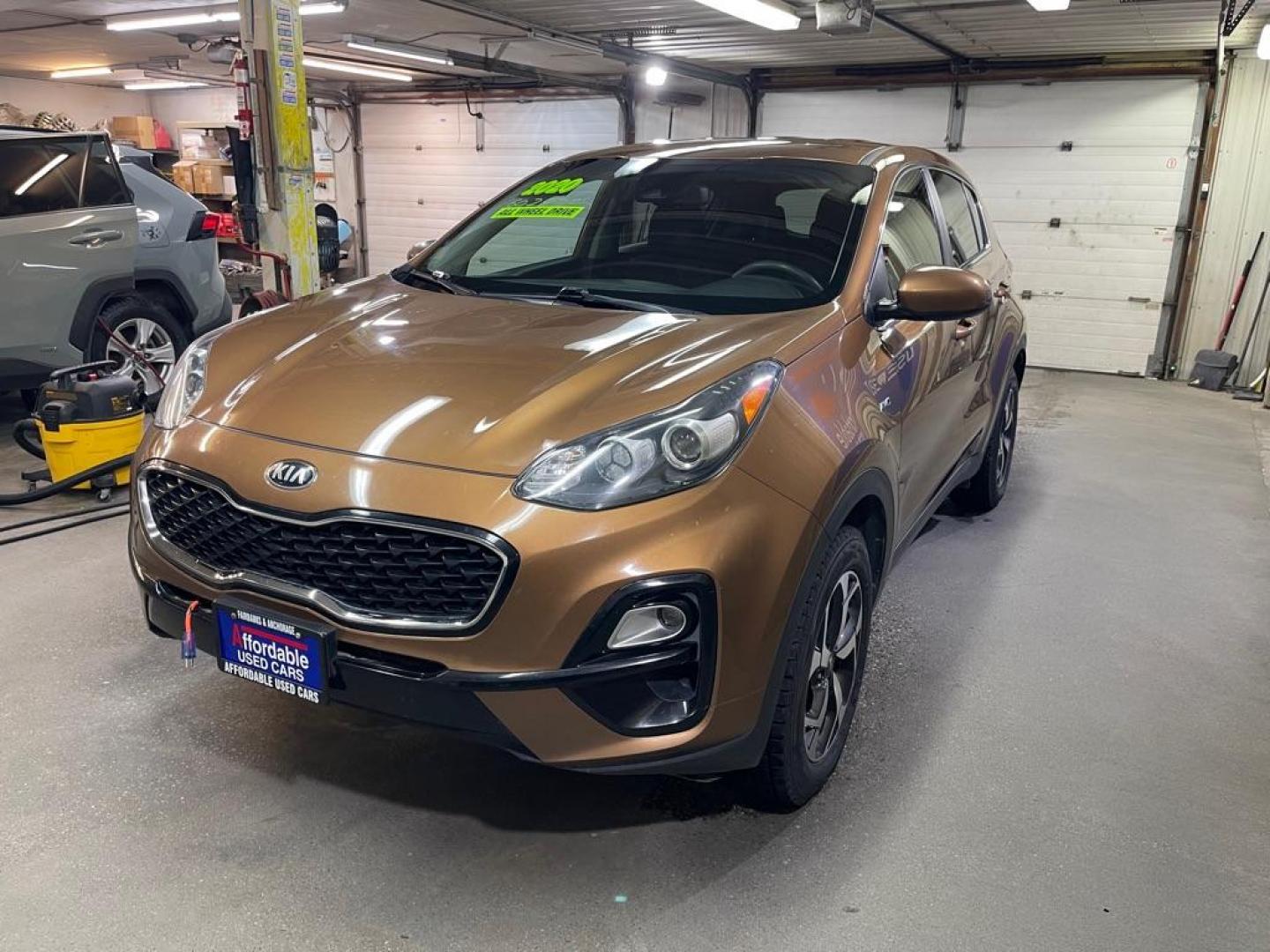 2020 COPPER KIA SPORTAGE LX (KNDPMCAC2L7) with an 2.4L engine, Automatic transmission, located at 2525 S. Cushman, Fairbanks, AK, 99701, (907) 452-5707, 64.824036, -147.712311 - Photo#1