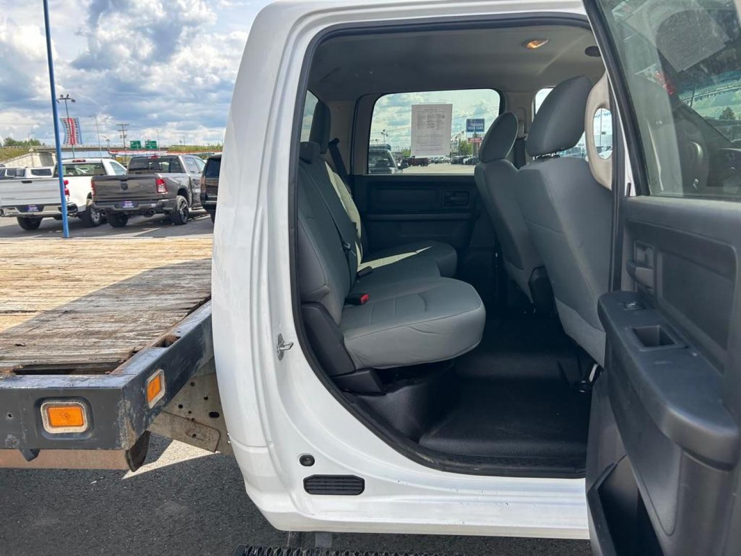 2015 WHITE RAM 5500 FLTBD PLOW (3C7WRNFJ3FG) with an 6.4L engine, Automatic transmission, located at 2525 S. Cushman, Fairbanks, AK, 99701, (907) 452-5707, 64.824036, -147.712311- Photo#5