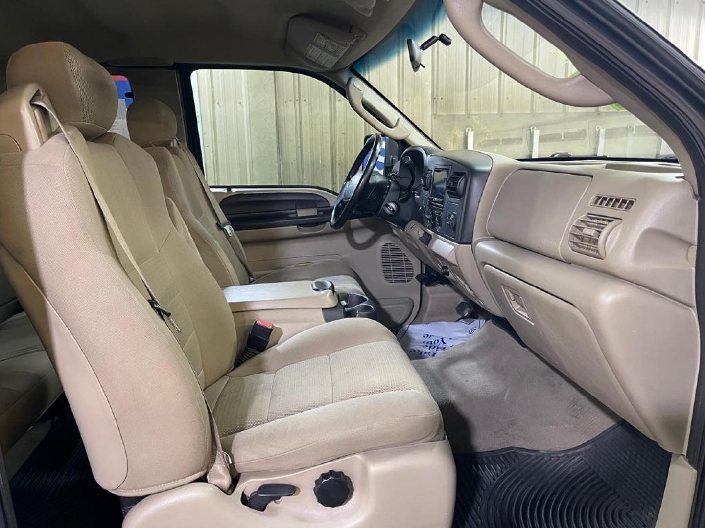2007 GREEN FORD F250 SUPER DUTY (1FTSX21Y97E) with an 6.8L engine, Automatic transmission, located at 2525 S. Cushman, Fairbanks, AK, 99701, (907) 452-5707, 64.824036, -147.712311 - Photo#3