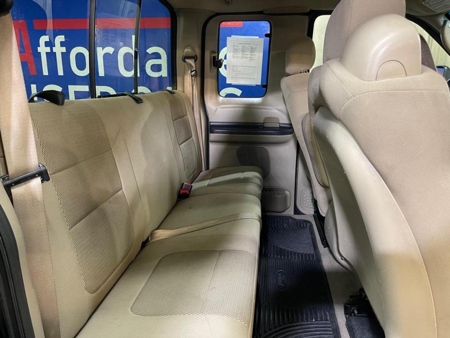 2007 GREEN FORD F250 SUPER DUTY (1FTSX21Y97E) with an 6.8L engine, Automatic transmission, located at 2525 S. Cushman, Fairbanks, AK, 99701, (907) 452-5707, 64.824036, -147.712311 - Photo#4