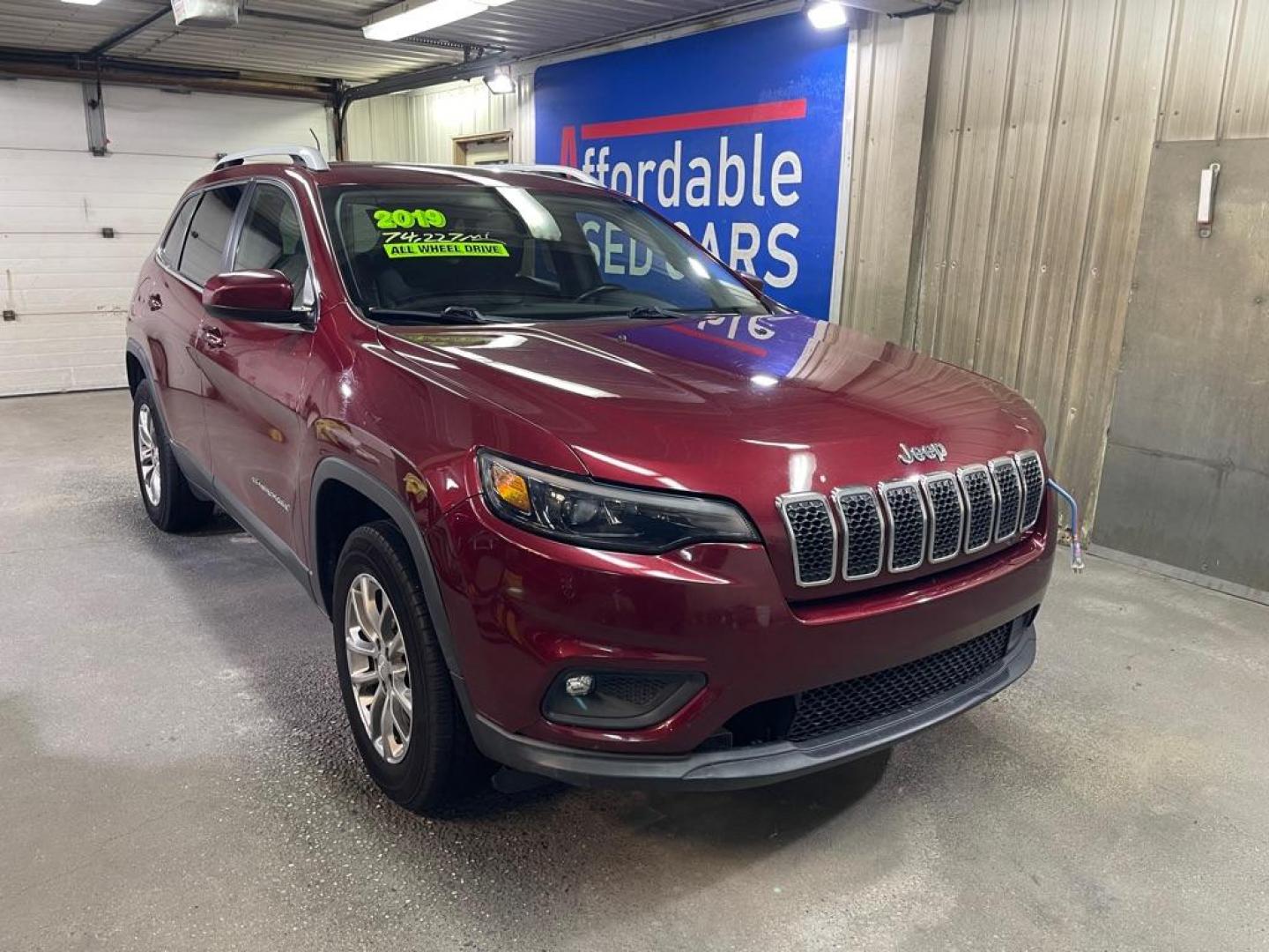 2019 MAROON JEEP CHEROKEE LATITUDE PLUS (1C4PJMLB6KD) with an 2.4L engine, Automatic transmission, located at 2525 S. Cushman, Fairbanks, AK, 99701, (907) 452-5707, 64.824036, -147.712311 - Photo#0