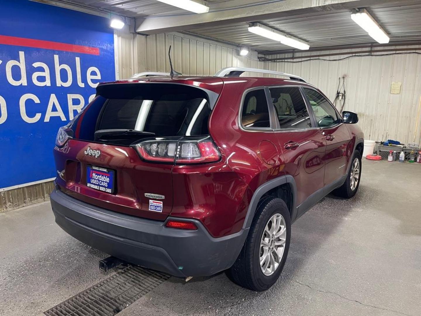 2019 MAROON JEEP CHEROKEE LATITUDE PLUS (1C4PJMLB6KD) with an 2.4L engine, Automatic transmission, located at 2525 S. Cushman, Fairbanks, AK, 99701, (907) 452-5707, 64.824036, -147.712311 - Photo#2