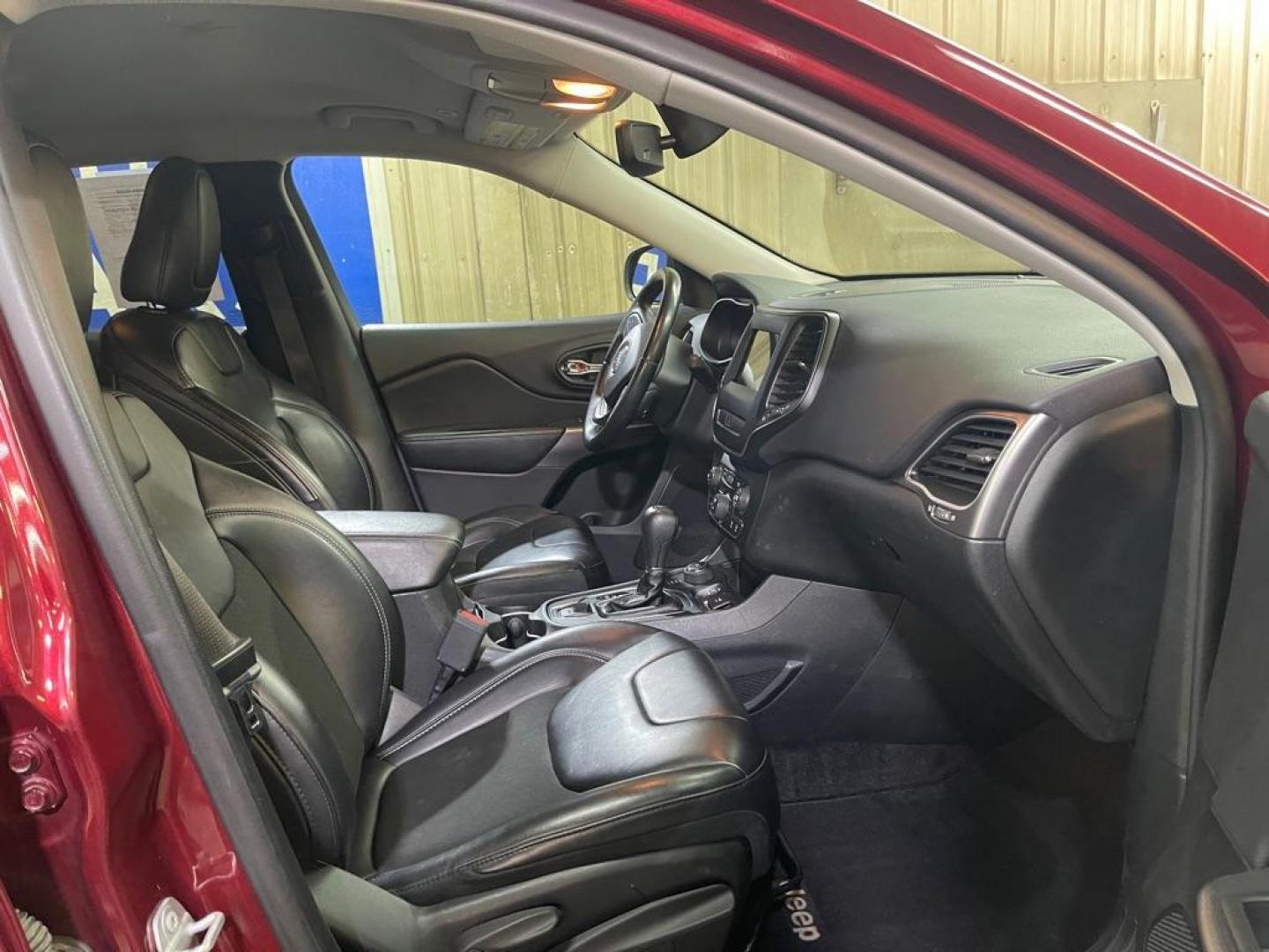 2019 MAROON JEEP CHEROKEE LATITUDE PLUS (1C4PJMLB6KD) with an 2.4L engine, Automatic transmission, located at 2525 S. Cushman, Fairbanks, AK, 99701, (907) 452-5707, 64.824036, -147.712311 - Photo#3