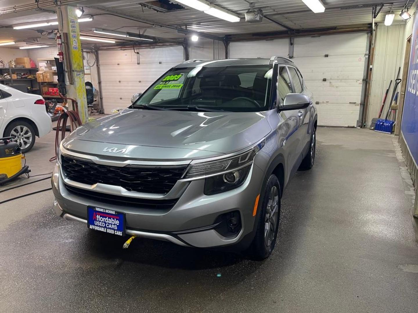2023 SILVER KIA SELTOS S (KNDEUCAA0P7) with an 2.0L engine, Continuously Variable transmission, located at 2525 S. Cushman, Fairbanks, AK, 99701, (907) 452-5707, 64.824036, -147.712311 - Photo#1