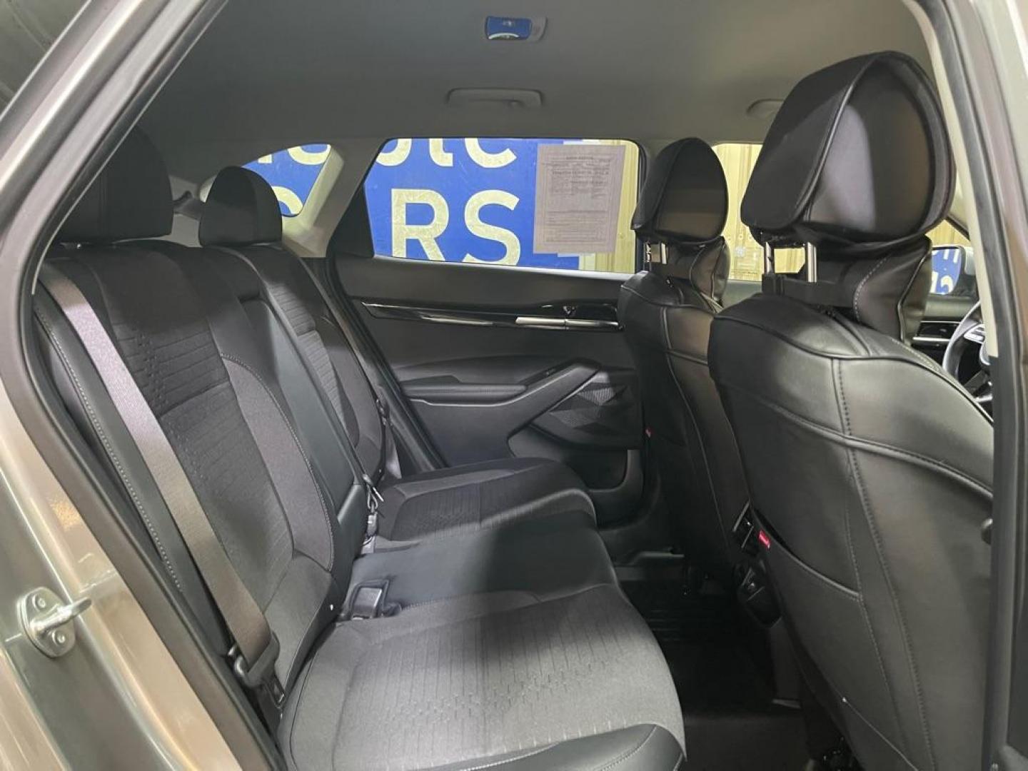 2023 SILVER KIA SELTOS S (KNDEUCAA0P7) with an 2.0L engine, Continuously Variable transmission, located at 2525 S. Cushman, Fairbanks, AK, 99701, (907) 452-5707, 64.824036, -147.712311 - Photo#4