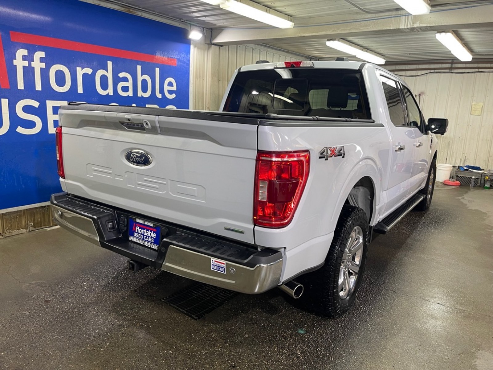 2022 WHITE FORD F150 XLT SUPERCREW (1FTFW1E8XNK) with an 3.5L engine, Automatic transmission, located at 2525 S. Cushman, Fairbanks, AK, 99701, (907) 452-5707, 64.824036, -147.712311 - Photo#2