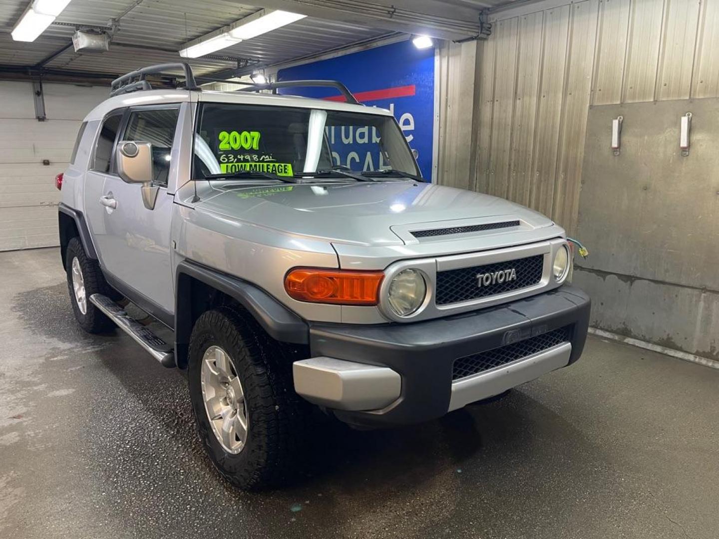 2007 SILVER TOYOTA FJ CRUISER (JTEBU11F270) with an 4.0L engine, Automatic transmission, located at 2525 S. Cushman, Fairbanks, AK, 99701, (907) 452-5707, 64.824036, -147.712311 - Photo#0