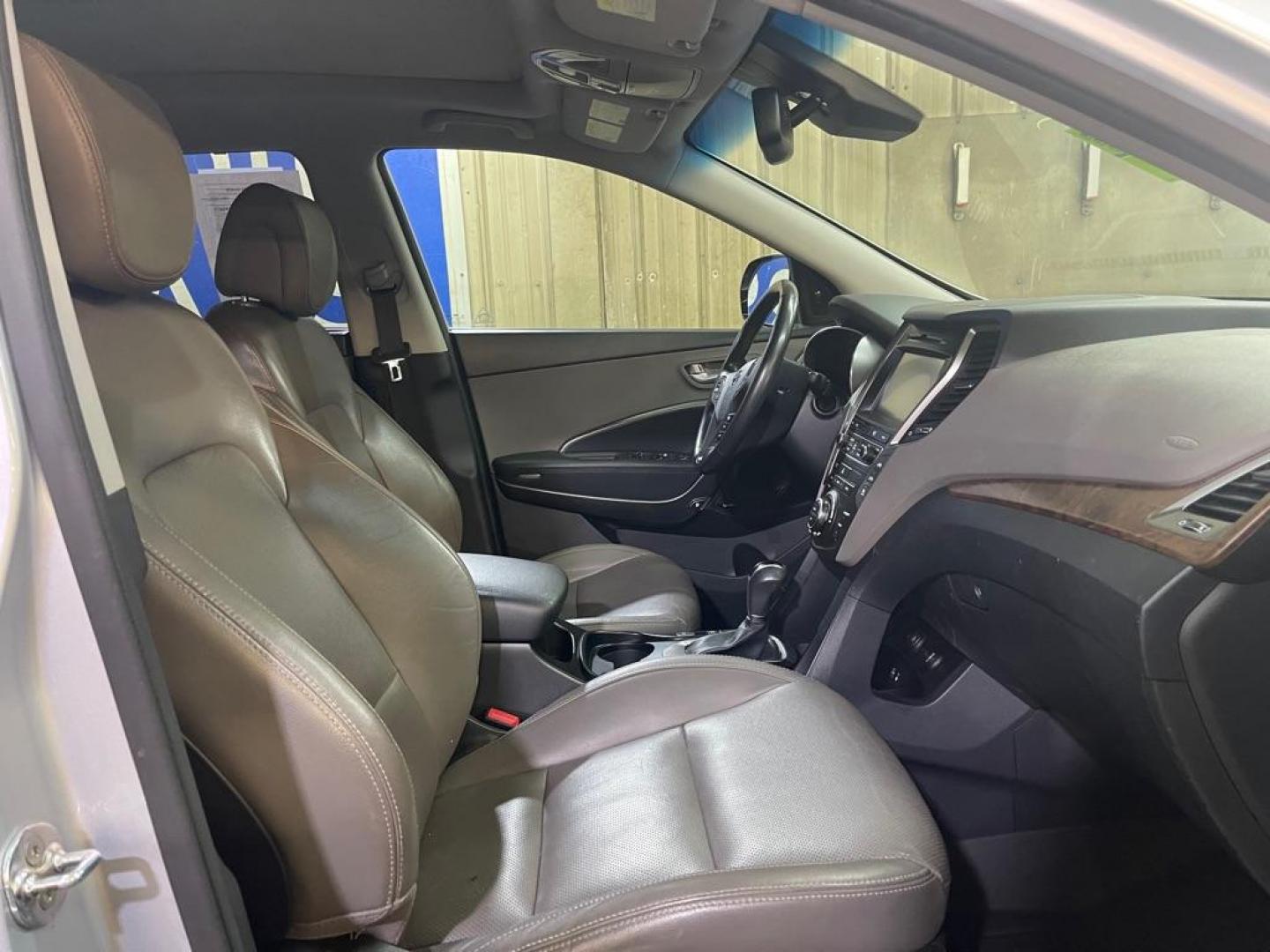 2018 SILVER HYUNDAI SANTA FE SE ULTIMATE (KM8SRDHF6JU) with an 3.3L engine, Automatic transmission, located at 2525 S. Cushman, Fairbanks, AK, 99701, (907) 452-5707, 64.824036, -147.712311 - Photo#3