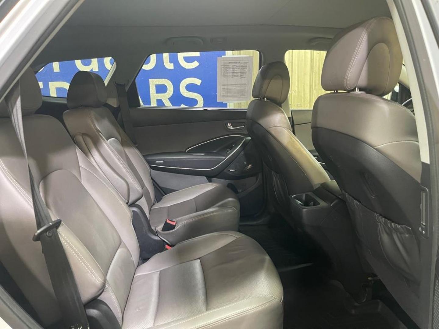 2018 SILVER HYUNDAI SANTA FE SE ULTIMATE (KM8SRDHF6JU) with an 3.3L engine, Automatic transmission, located at 2525 S. Cushman, Fairbanks, AK, 99701, (907) 452-5707, 64.824036, -147.712311 - Photo#4