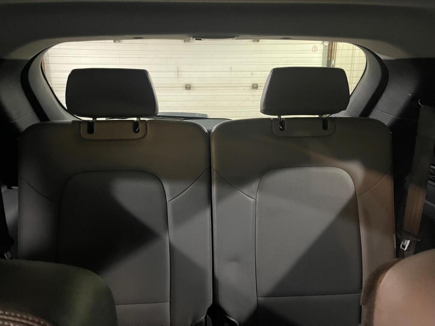 2018 SILVER HYUNDAI SANTA FE SE ULTIMATE (KM8SRDHF6JU) with an 3.3L engine, Automatic transmission, located at 2525 S. Cushman, Fairbanks, AK, 99701, (907) 452-5707, 64.824036, -147.712311 - Photo#5