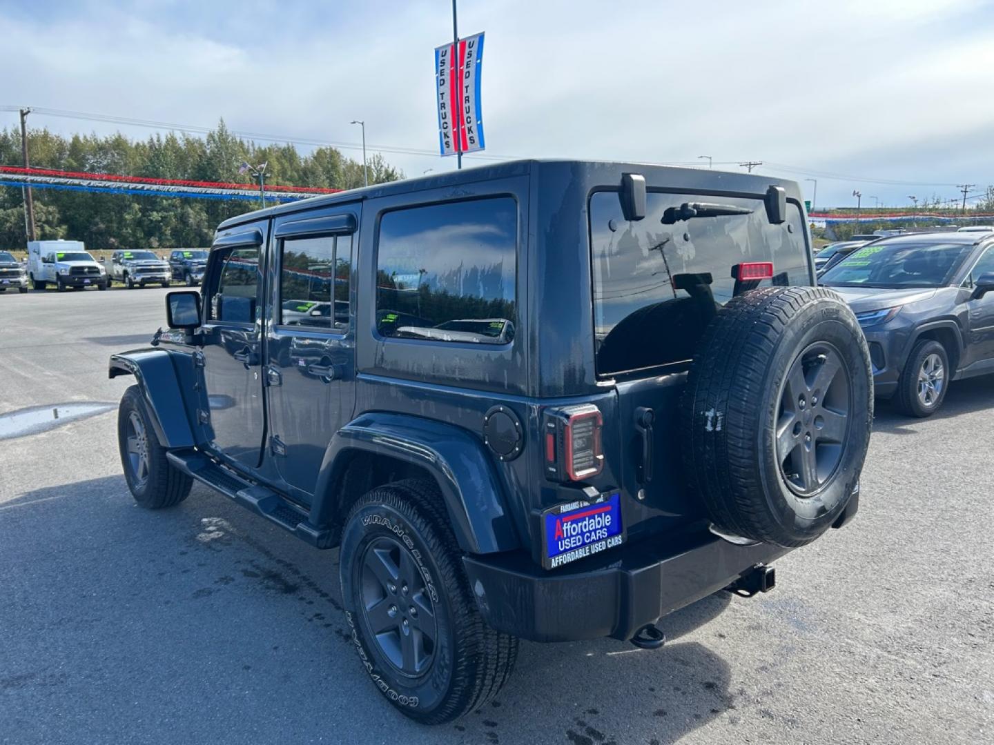 2016 GRAY JEEP WRANGLER UNLIMI SPORT (1C4BJWDG0GL) with an 3.6L engine, Automatic transmission, located at 2525 S. Cushman, Fairbanks, AK, 99701, (907) 452-5707, 64.824036, -147.712311- Photo#3