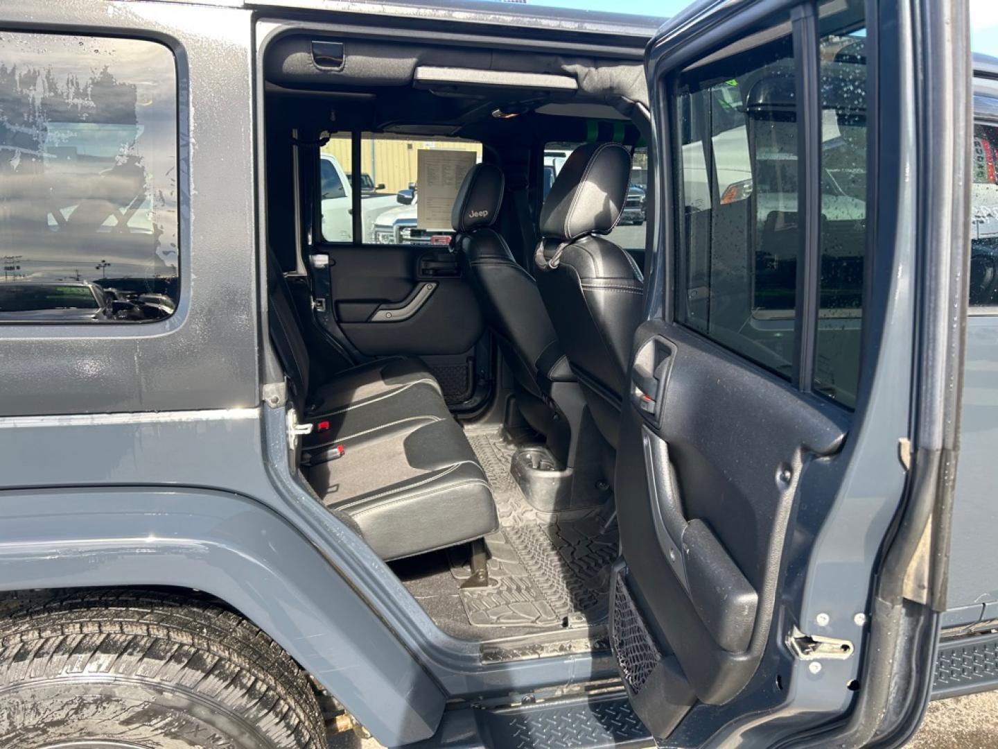 2016 GRAY JEEP WRANGLER UNLIMI SPORT (1C4BJWDG0GL) with an 3.6L engine, Automatic transmission, located at 2525 S. Cushman, Fairbanks, AK, 99701, (907) 452-5707, 64.824036, -147.712311- Photo#5