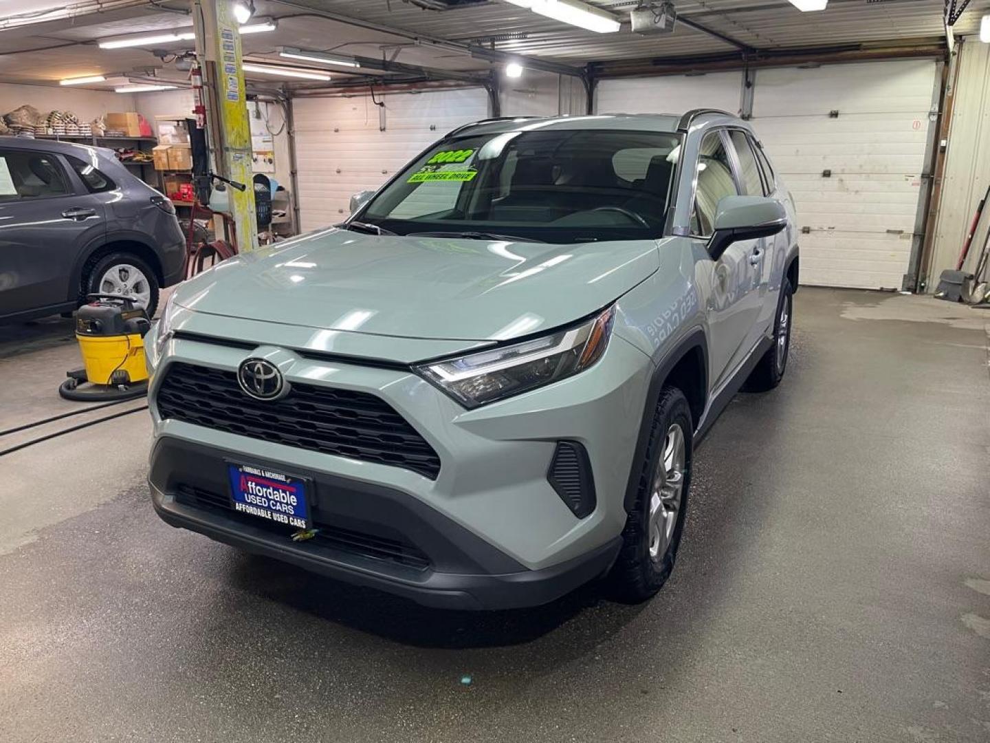 2022 GRAY TOYOTA RAV4 XLE (2T3P1RFV1NW) with an 2.5L engine, Automatic transmission, located at 2525 S. Cushman, Fairbanks, AK, 99701, (907) 452-5707, 64.824036, -147.712311 - Photo#1