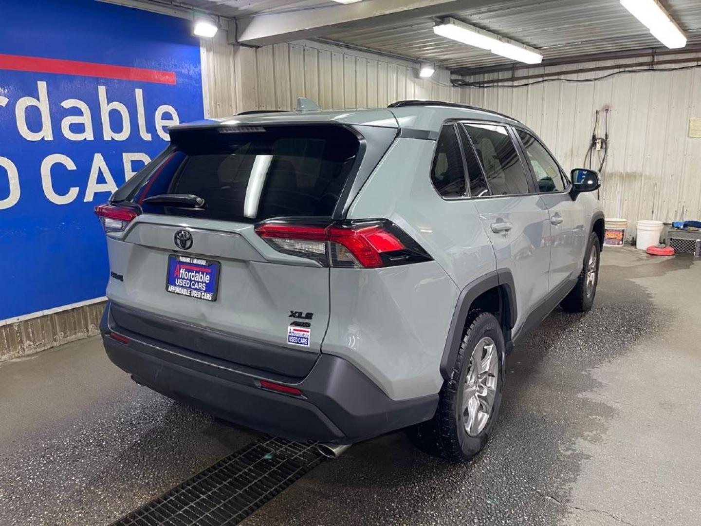 2022 GRAY TOYOTA RAV4 XLE (2T3P1RFV1NW) with an 2.5L engine, Automatic transmission, located at 2525 S. Cushman, Fairbanks, AK, 99701, (907) 452-5707, 64.824036, -147.712311 - Photo#2