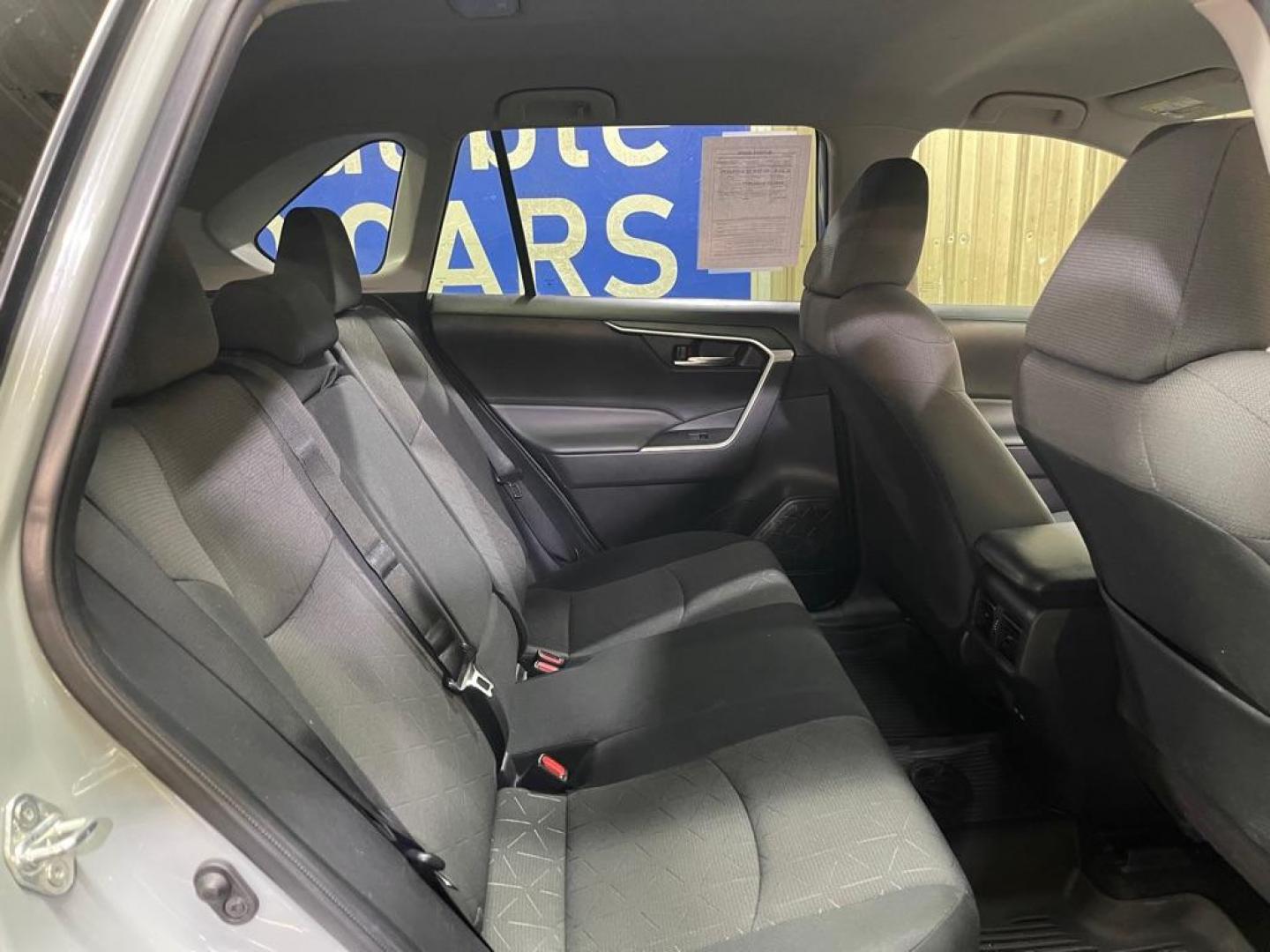 2022 GRAY TOYOTA RAV4 XLE (2T3P1RFV1NW) with an 2.5L engine, Automatic transmission, located at 2525 S. Cushman, Fairbanks, AK, 99701, (907) 452-5707, 64.824036, -147.712311 - Photo#4