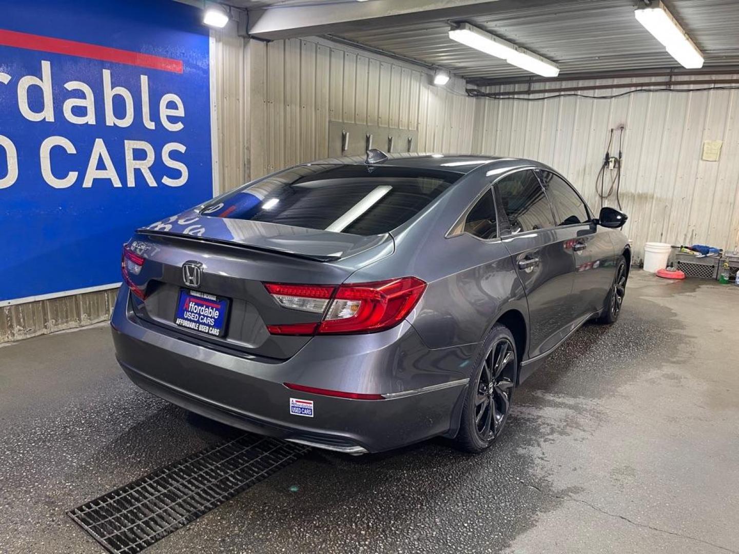 2018 GRAY HONDA ACCORD EXL (1HGCV1F55JA) with an 1.5L engine, Continuously Variable transmission, located at 2525 S. Cushman, Fairbanks, AK, 99701, (907) 452-5707, 64.824036, -147.712311 - Photo#2