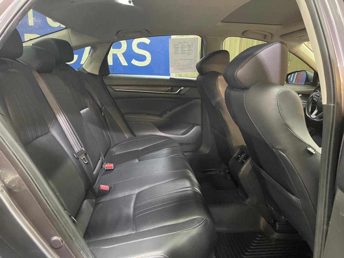 2018 GRAY HONDA ACCORD EXL (1HGCV1F55JA) with an 1.5L engine, Continuously Variable transmission, located at 2525 S. Cushman, Fairbanks, AK, 99701, (907) 452-5707, 64.824036, -147.712311 - Photo#4