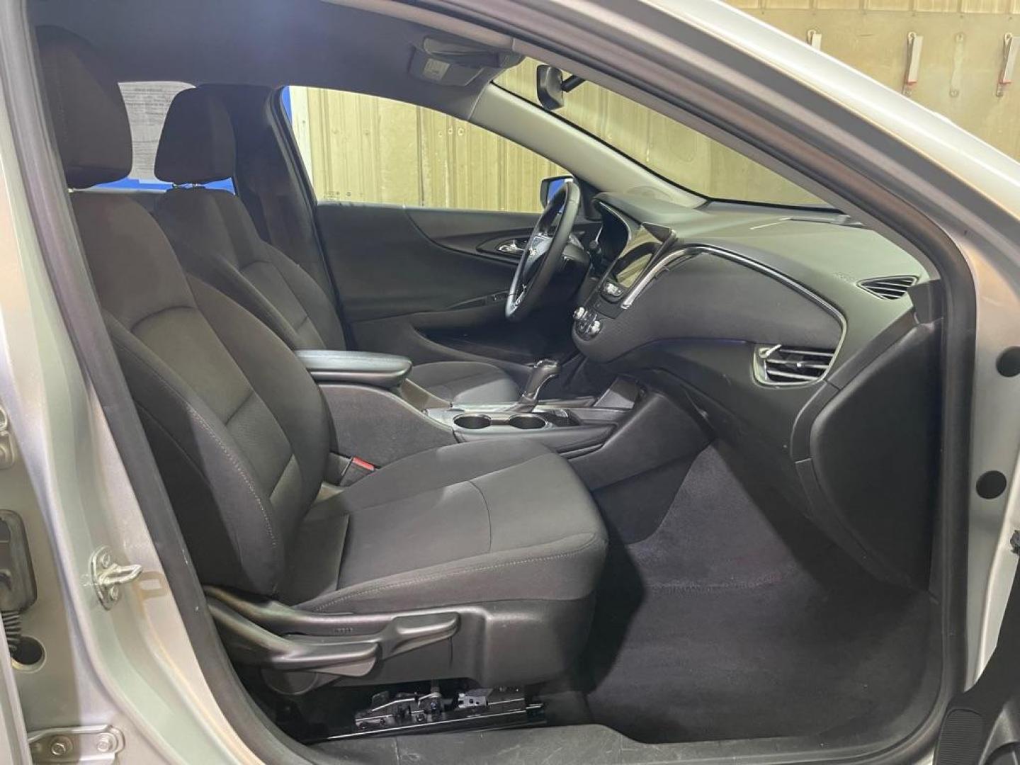 2018 SILVER CHEVROLET MALIBU LT (1G1ZD5ST7JF) with an 1.5L engine, Automatic transmission, located at 2525 S. Cushman, Fairbanks, AK, 99701, (907) 452-5707, 64.824036, -147.712311 - Photo#3