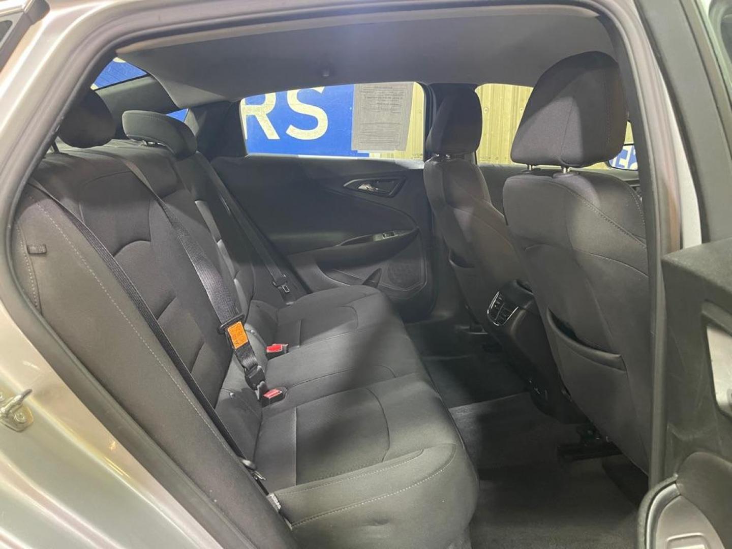 2018 SILVER CHEVROLET MALIBU LT (1G1ZD5ST7JF) with an 1.5L engine, Automatic transmission, located at 2525 S. Cushman, Fairbanks, AK, 99701, (907) 452-5707, 64.824036, -147.712311 - Photo#4