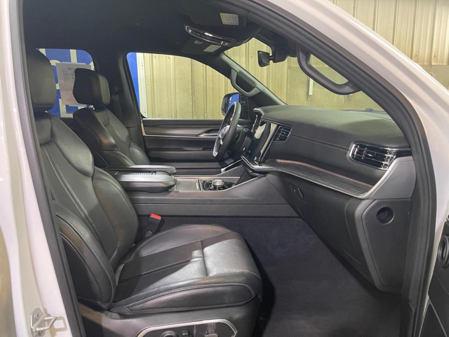 2024 WHITE JEEP WAGONEER SERIES II (1C4SJVBP0RS) with an 3.0L engine, Automatic transmission, located at 2525 S. Cushman, Fairbanks, AK, 99701, (907) 452-5707, 64.824036, -147.712311 - Photo#3