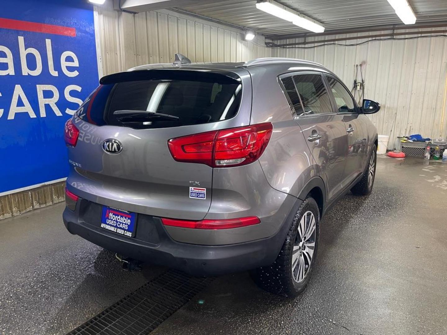 2015 GREY KIA SPORTAGE EX (KNDPC3AC1F7) with an 2.4L engine, Automatic transmission, located at 2525 S. Cushman, Fairbanks, AK, 99701, (907) 452-5707, 64.824036, -147.712311 - Photo#2