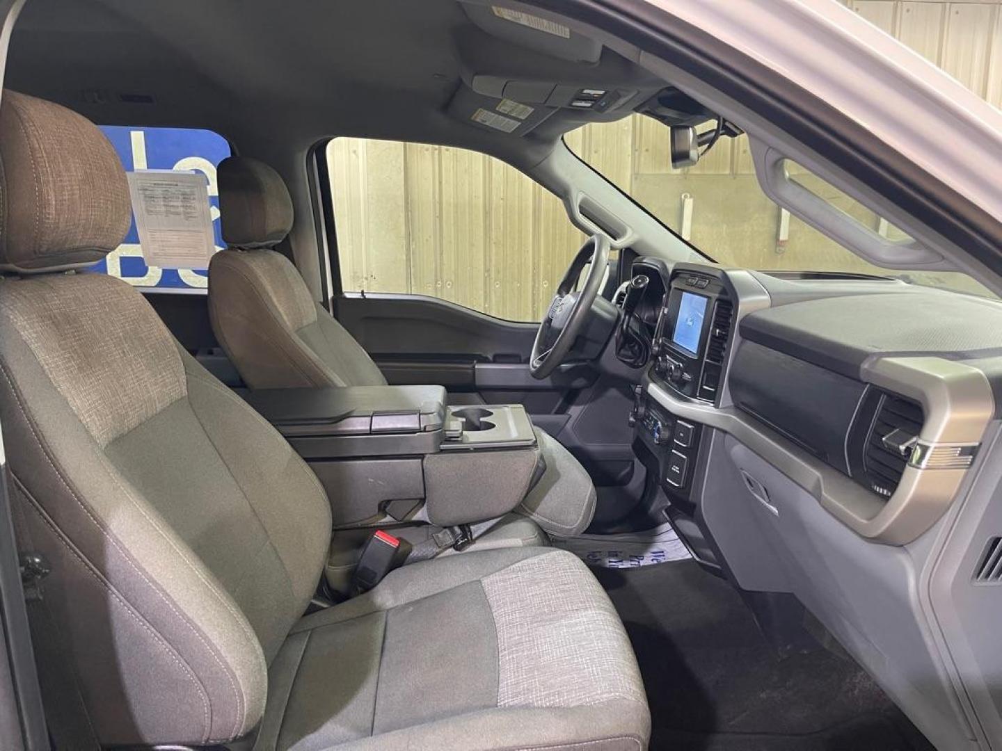 2021 WHITE FORD F150 SUPERCREW (1FTEW1EP5MK) with an 2.7L engine, Automatic transmission, located at 2525 S. Cushman, Fairbanks, AK, 99701, (907) 452-5707, 64.824036, -147.712311 - Photo#3