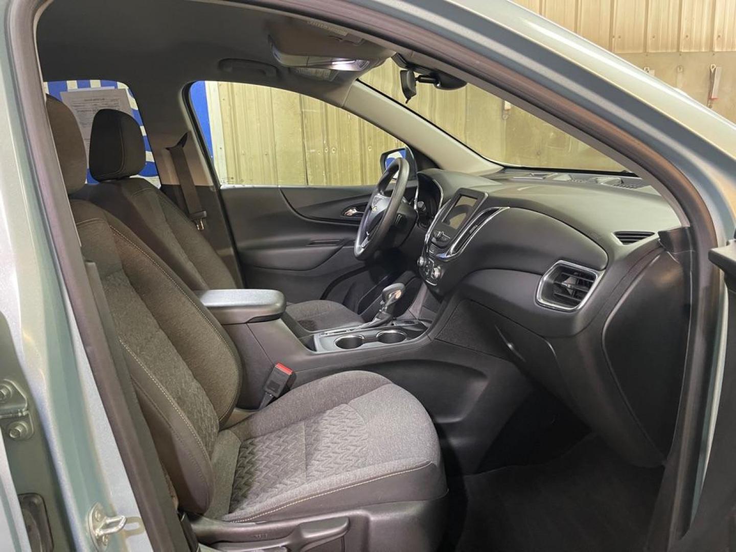 2022 GREEN CHEVROLET EQUINOX LT (2GNAXUEV5N6) with an 1.5L engine, Automatic transmission, located at 2525 S. Cushman, Fairbanks, AK, 99701, (907) 452-5707, 64.824036, -147.712311 - Photo#3