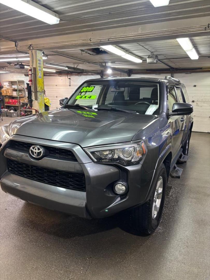 2019 GRAY TOYOTA 4RUNNER SR5/SR5 PREMIUM (JTEBU5JR4K5) with an 4.0L engine, Automatic transmission, located at 2525 S. Cushman, Fairbanks, AK, 99701, (907) 452-5707, 64.824036, -147.712311 - Photo#1