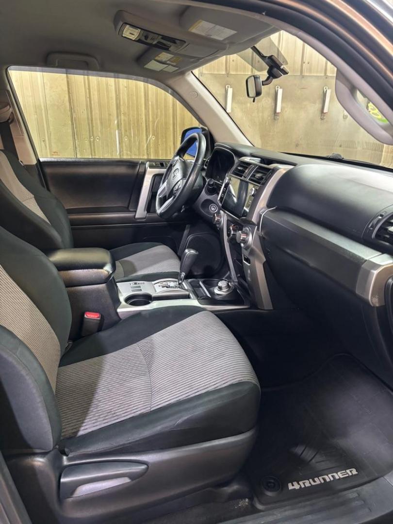 2019 GRAY TOYOTA 4RUNNER SR5/SR5 PREMIUM (JTEBU5JR4K5) with an 4.0L engine, Automatic transmission, located at 2525 S. Cushman, Fairbanks, AK, 99701, (907) 452-5707, 64.824036, -147.712311 - Photo#3