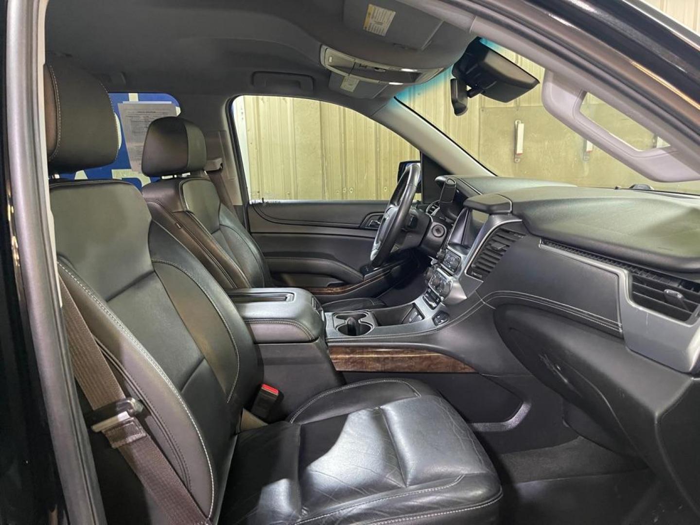 2017 BLACK CHEVROLET TAHOE 1500 LT (1GNSKBKC3HR) with an 5.3L engine, Automatic transmission, located at 2525 S. Cushman, Fairbanks, AK, 99701, (907) 452-5707, 64.824036, -147.712311 - Photo#3